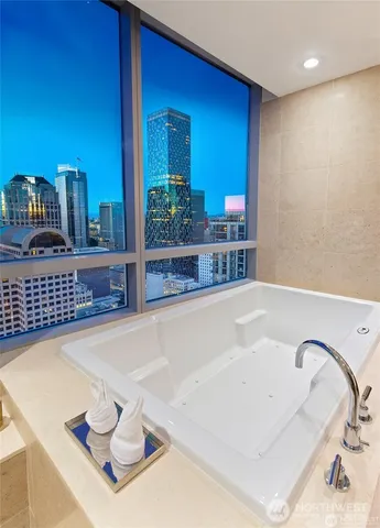 $3,395,000 | 1521 2nd Avenue, Unit 3801, Seattle, WA 98101