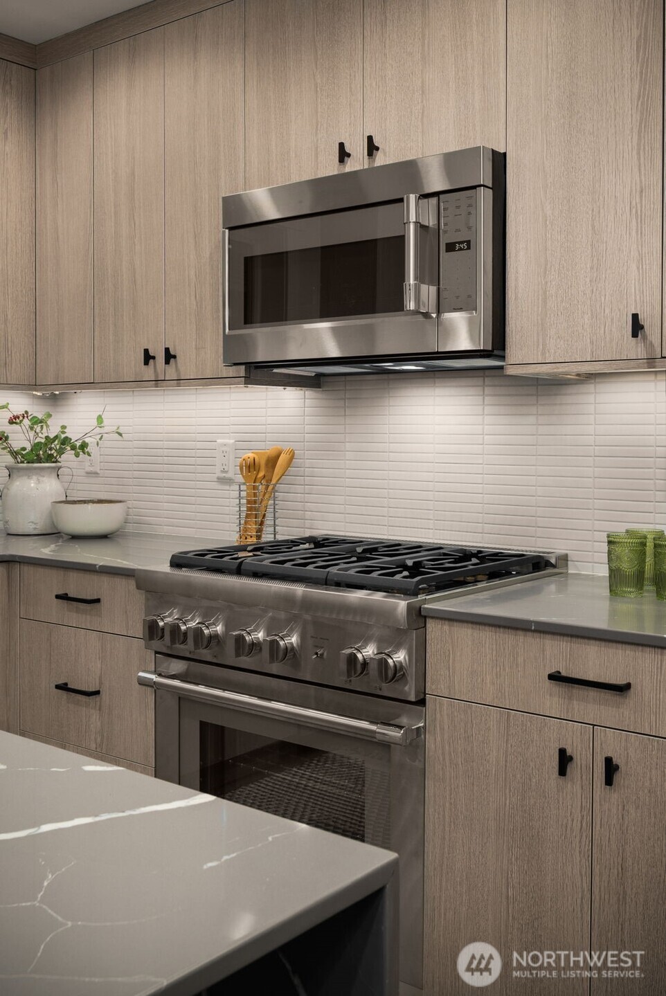 809 West Armour Street Seattle, WA 98119 - Photo 14 of 35