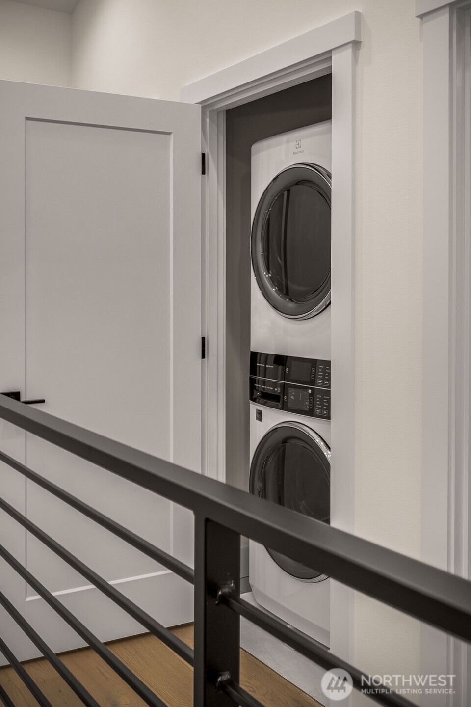 809 West Armour Street Seattle, WA 98119 - Photo 15 of 35