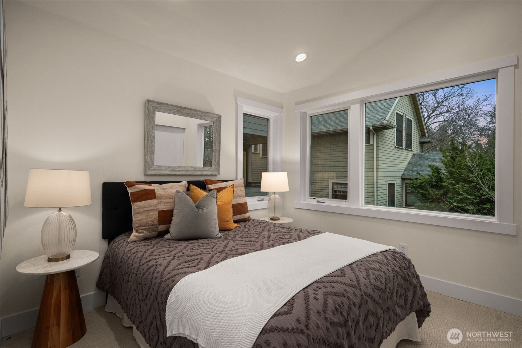 809 West Armour Street Seattle, WA 98119 - Photo 24 of 35