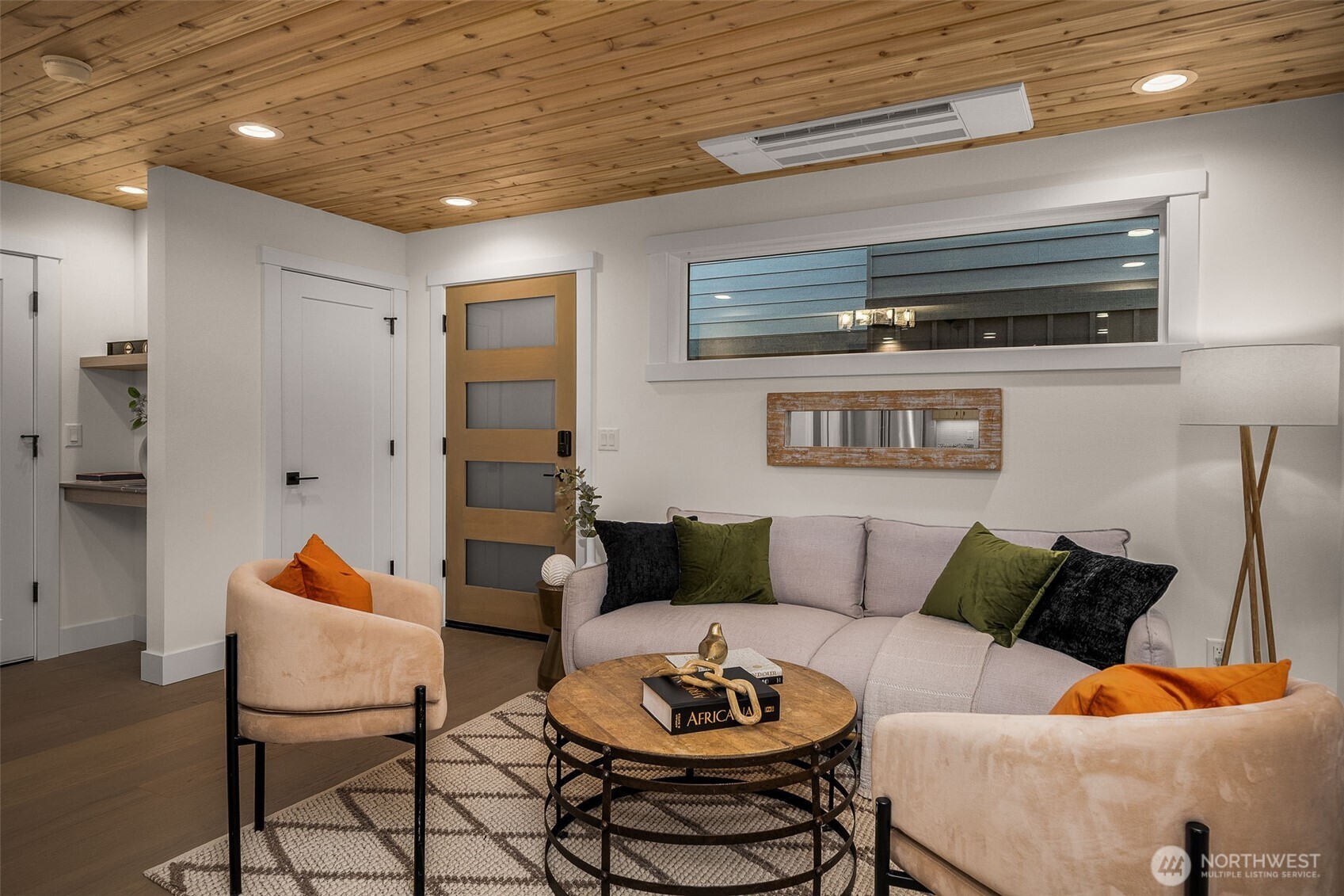 809 West Armour Street Seattle, WA 98119 - Photo 4 of 35