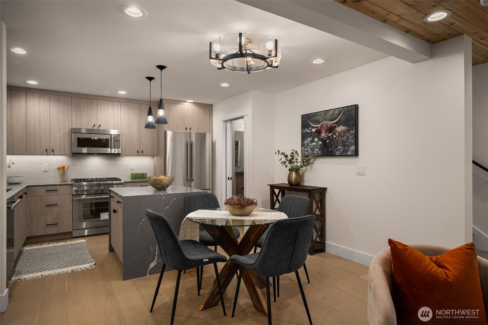 809 West Armour Street Seattle, WA 98119 - Photo 7 of 35