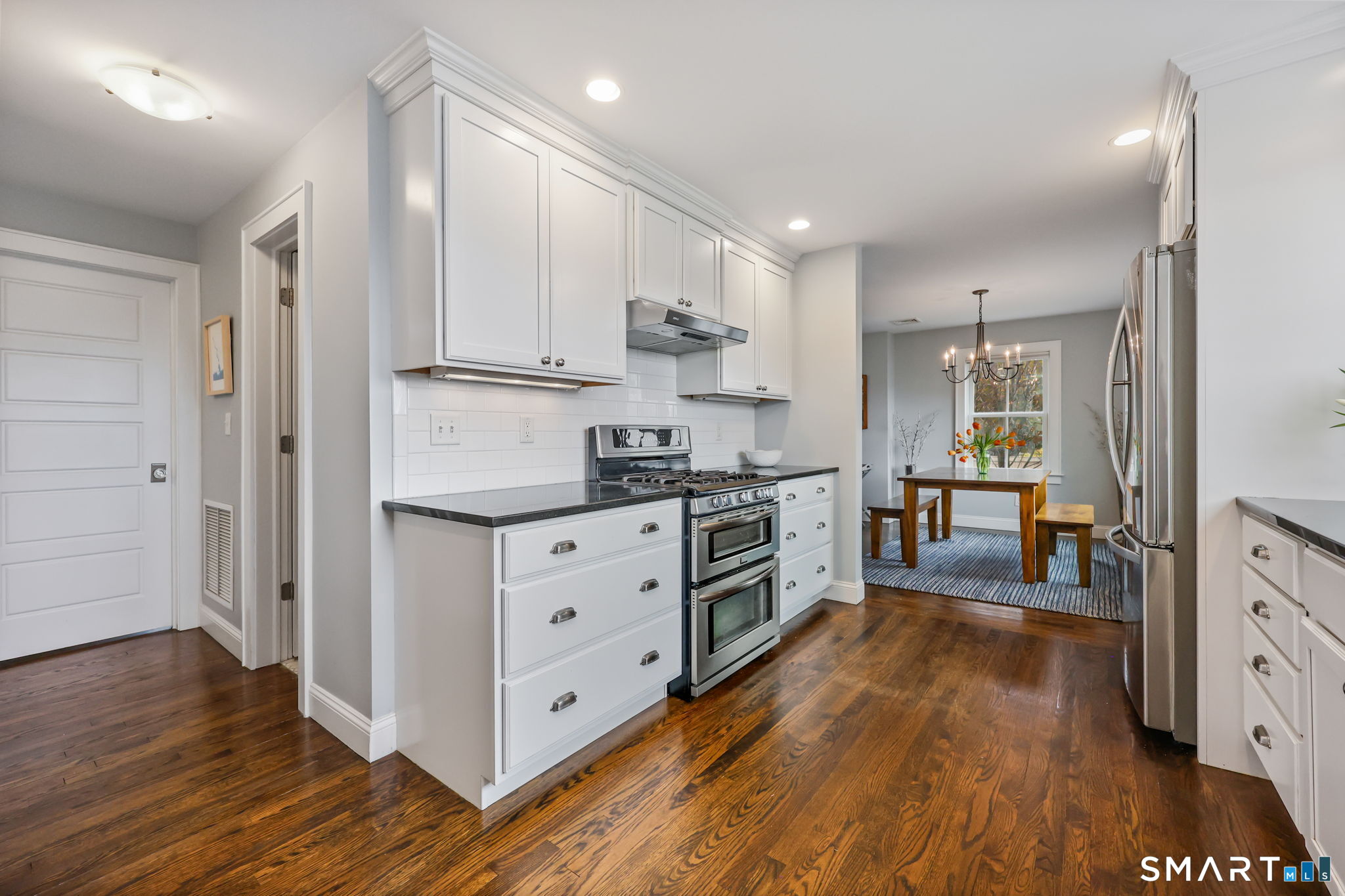 693 South Benson Road Fairfield, CT 06824 - Photo 7 of 40