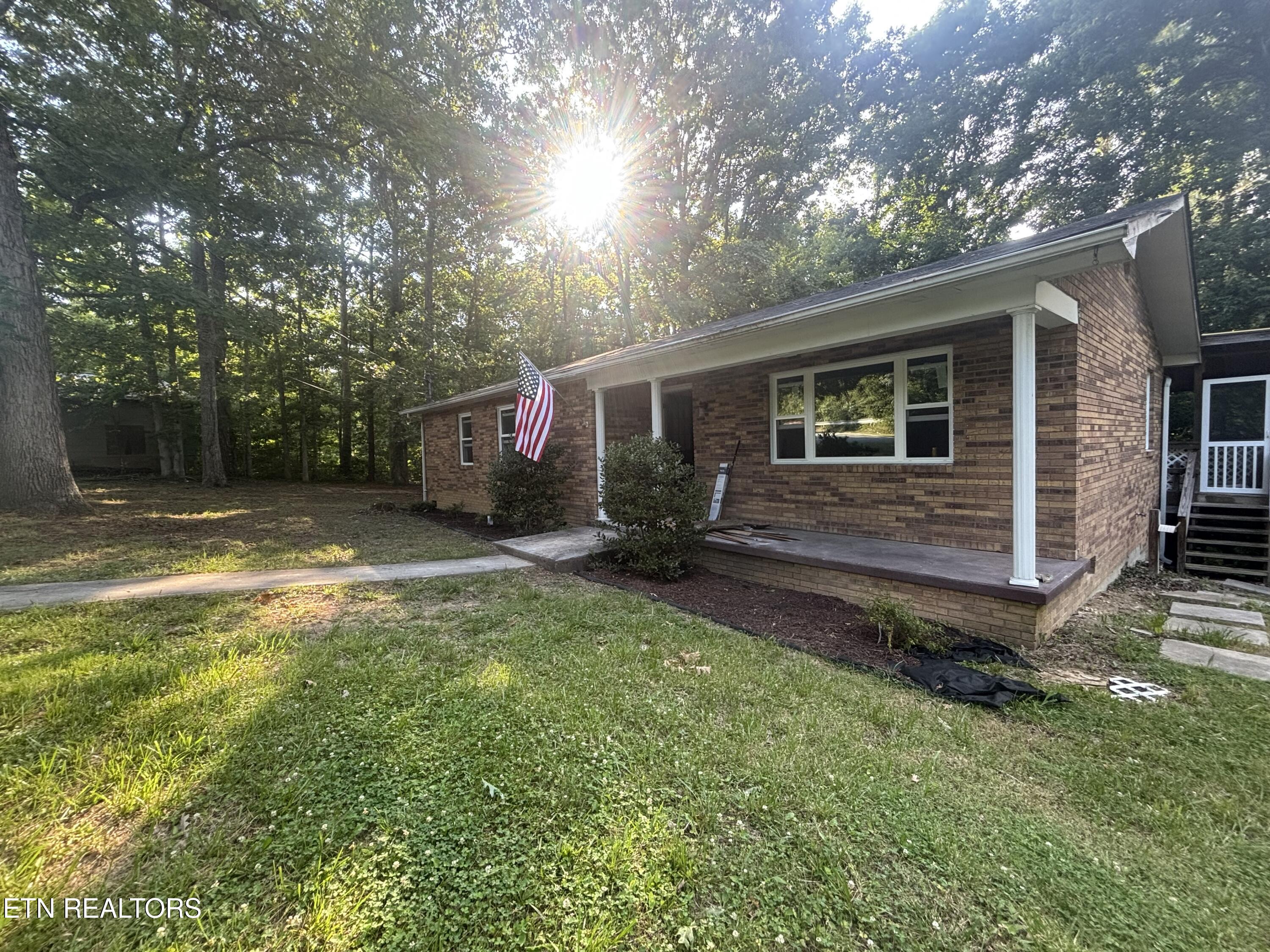 720 Poplar Lane Winfield, TN 37892 - Photo 3 of 10 Poplar front 3