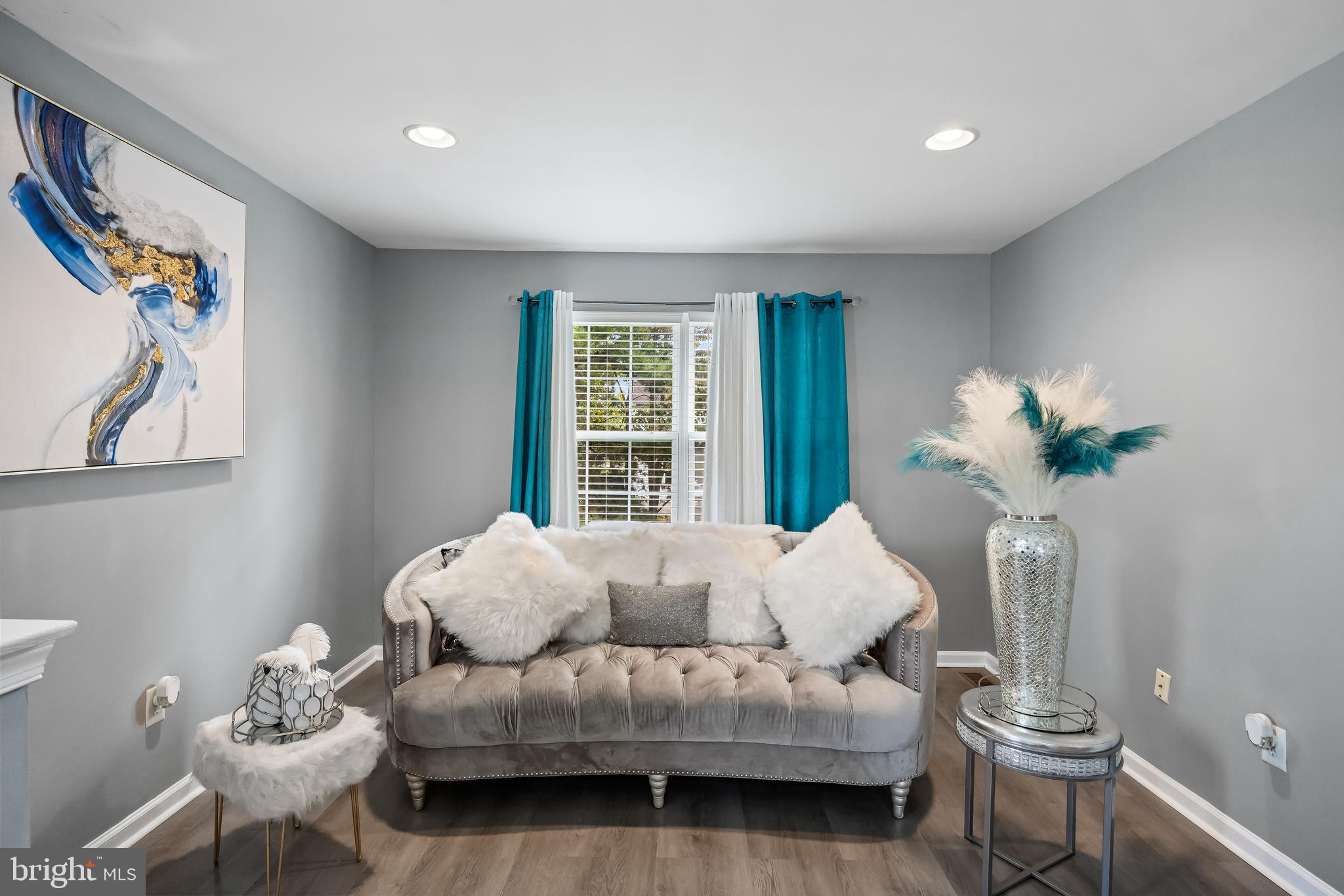 6 Twisting Lane Sicklerville, NJ 08081 - Photo 25 of 39 Sitting Area Primary Bedroom