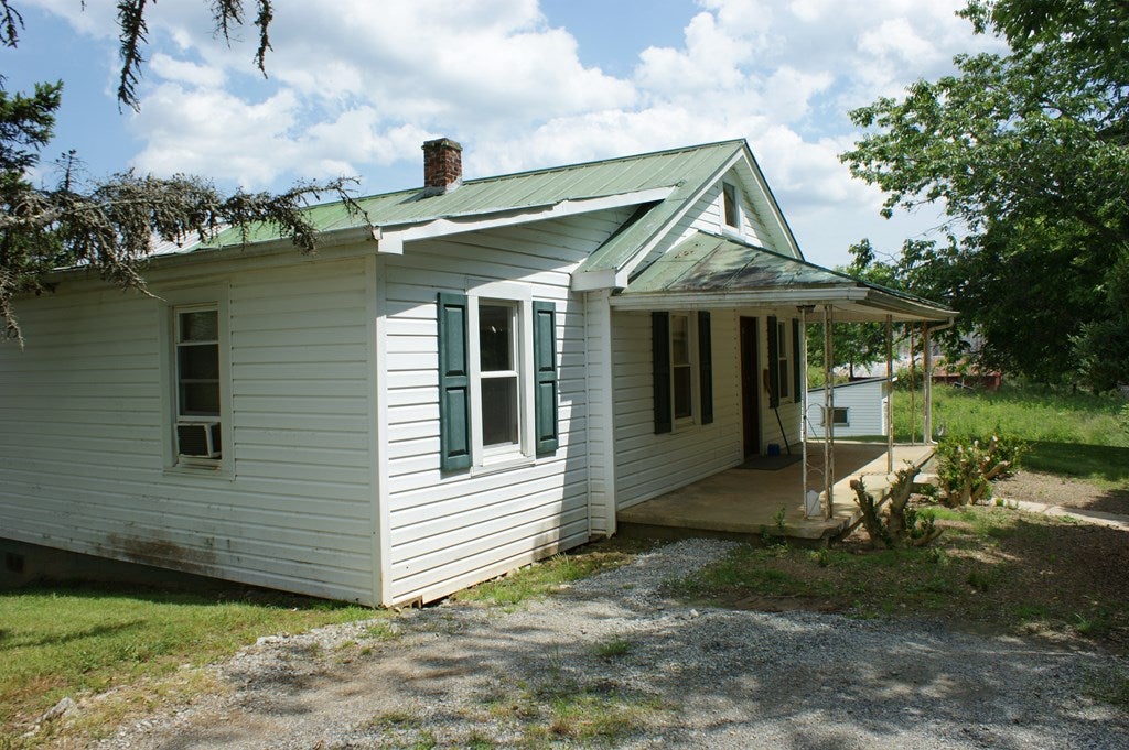 614 Fox Ridge Road Mouth Of Wilson, VA 24363 - Photo 6 of 18 Gallery Image 6
