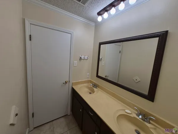 $278,000 | 910 Angee Drive, Denham Springs, LA 70726