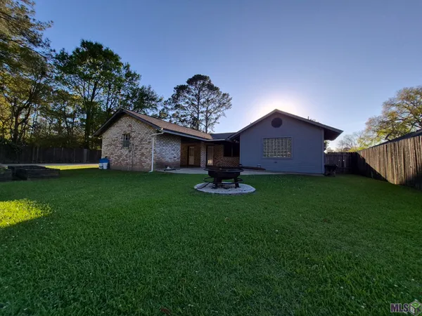 $278,000 | 910 Angee Drive, Denham Springs, LA 70726