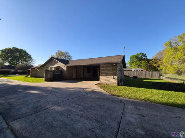 $278,000 | 910 Angee Drive, Denham Springs, LA 70726