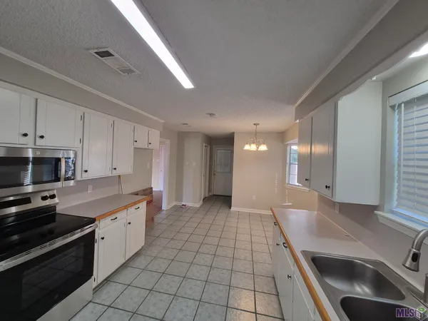 $278,000 | 910 Angee Drive, Denham Springs, LA 70726