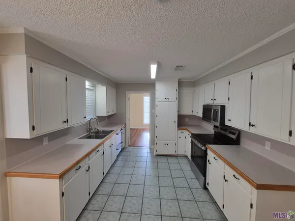 $278,000 | 910 Angee Drive, Denham Springs, LA 70726
