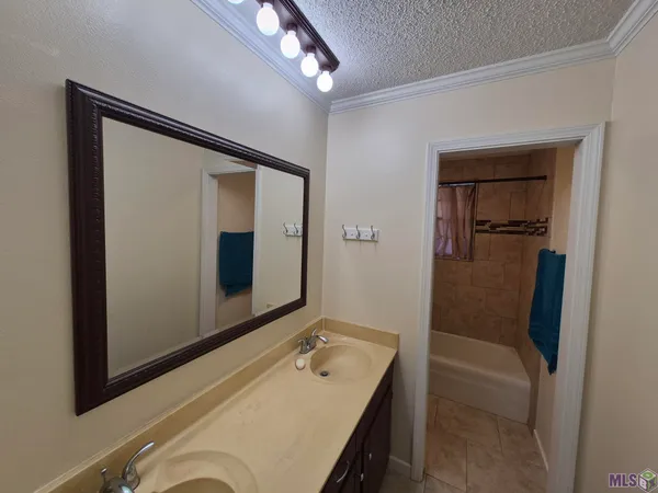 $278,000 | 910 Angee Drive, Denham Springs, LA 70726