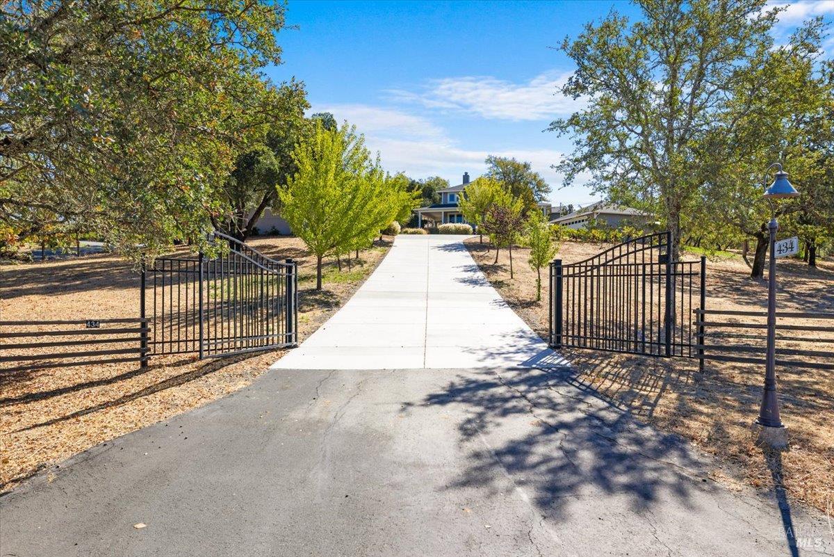 434 Alexander Valley Road Healdsburg, CA 95448 - Photo 2 of 74 Gallery Image 2
