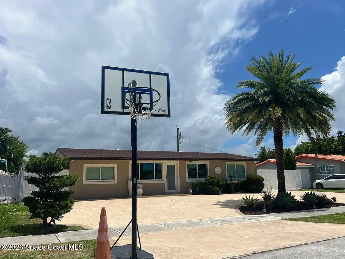 9535 Southwest 46th Terrace Miami, FL 33165 - Photo 3 of 5 3