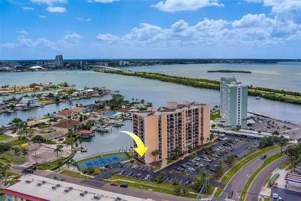 $2,400 | 51 Island Way, Unit 101, Clearwater Beach, FL 33767