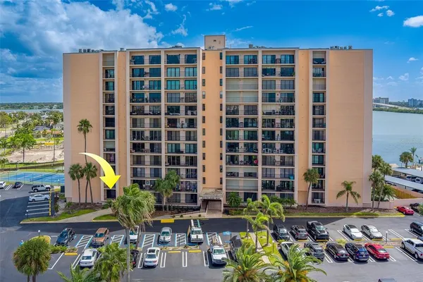 $2,400 | 51 Island Way, Unit 101, Clearwater Beach, FL 33767