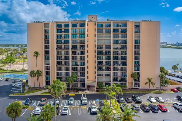 $2,400 | 51 Island Way, Unit 101, Clearwater Beach, FL 33767