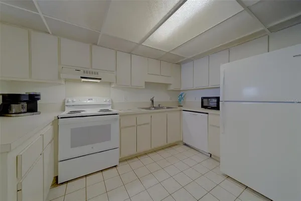 $2,400 | 51 Island Way, Unit 101, Clearwater Beach, FL 33767