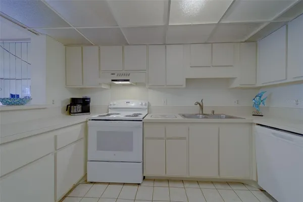 $2,400 | 51 Island Way, Unit 101, Clearwater Beach, FL 33767