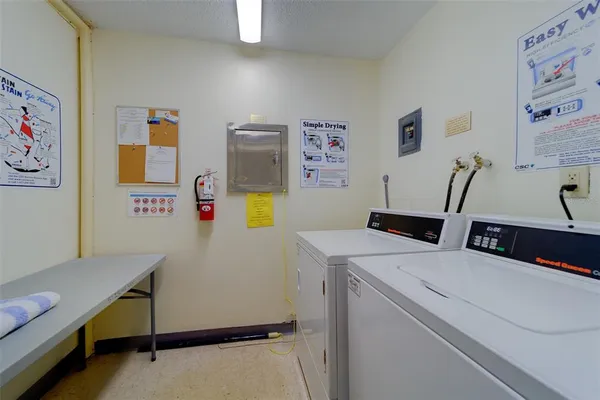 $2,400 | 51 Island Way, Unit 101, Clearwater Beach, FL 33767