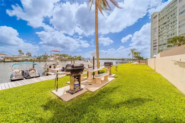 $2,400 | 51 Island Way, Unit 101, Clearwater Beach, FL 33767