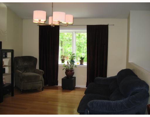 31 River Road Lincoln, RI 02865 - Photo 2 of 4 Living Room.