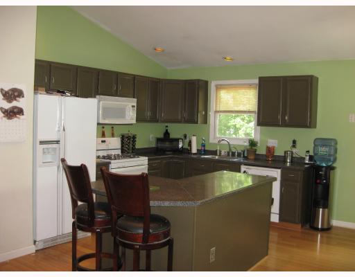 31 River Road Lincoln, RI 02865 - Photo 4 of 4 Kitchen.
