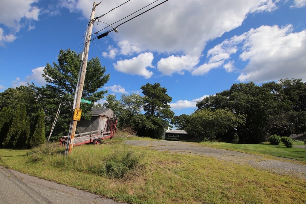 22 Sapphire Road Saugus, MA 01906 - Photo 3 of 22 Gallery Image 3