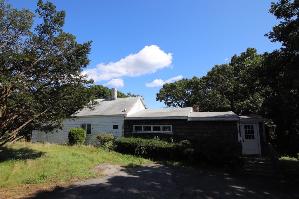 22 Sapphire Road Saugus, MA 01906 - Photo 5 of 22 Gallery Image 5