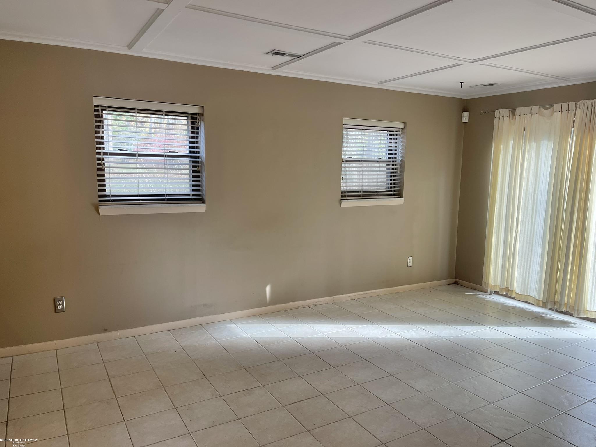 891 Lafayette Court Rochester, MI 48307 - Photo 16 of 27 50167682-9e4c2896-0f71-447c-83ff-56db88069abe.JPG