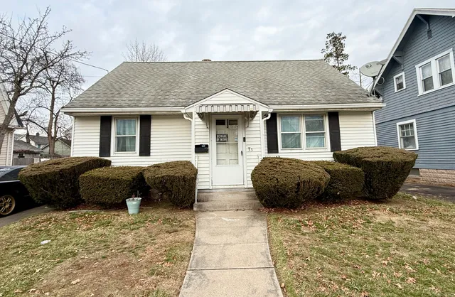a view of a house with a yard