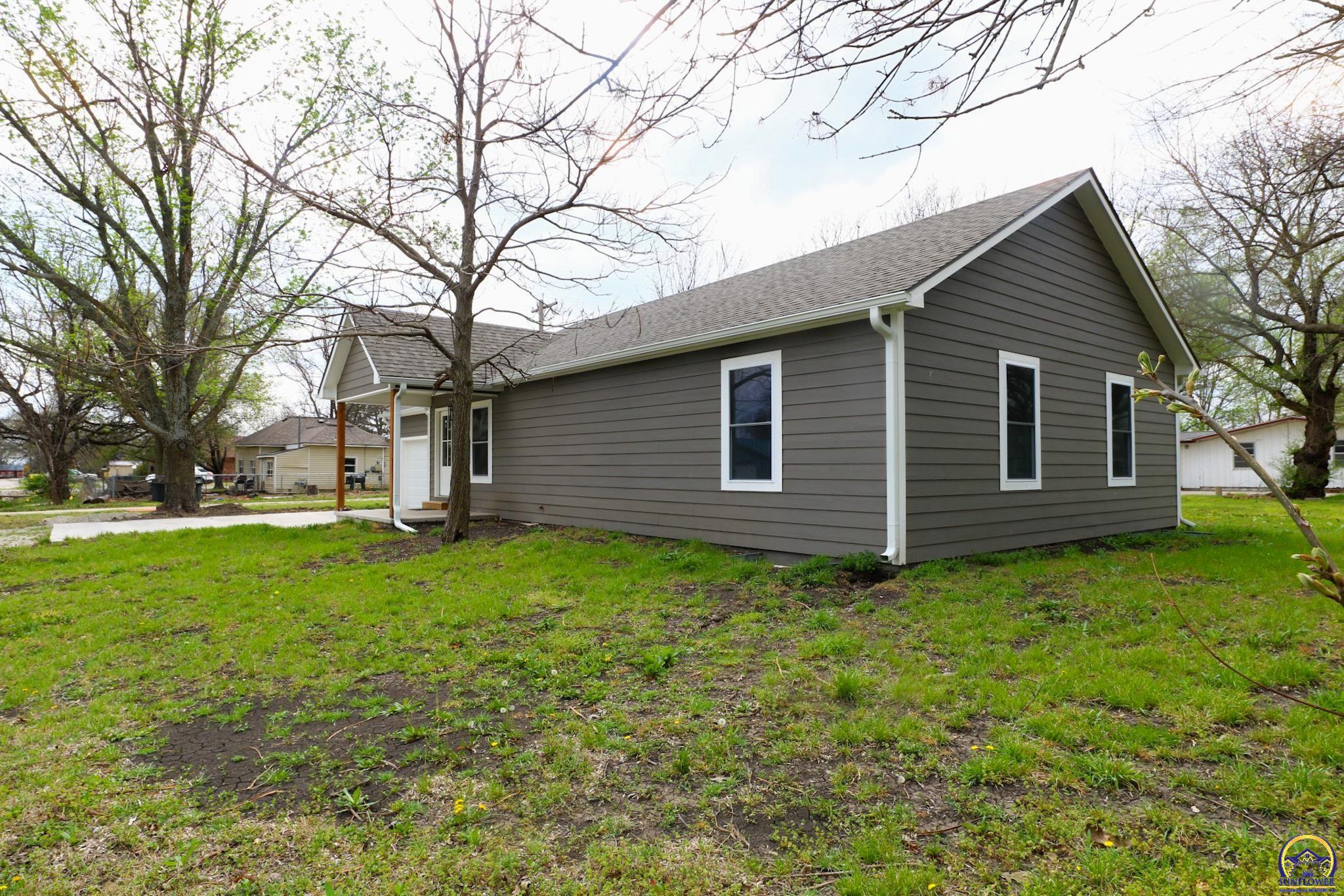 702 South 8th Street Burlington, KS 66839 - Photo 4 of 62