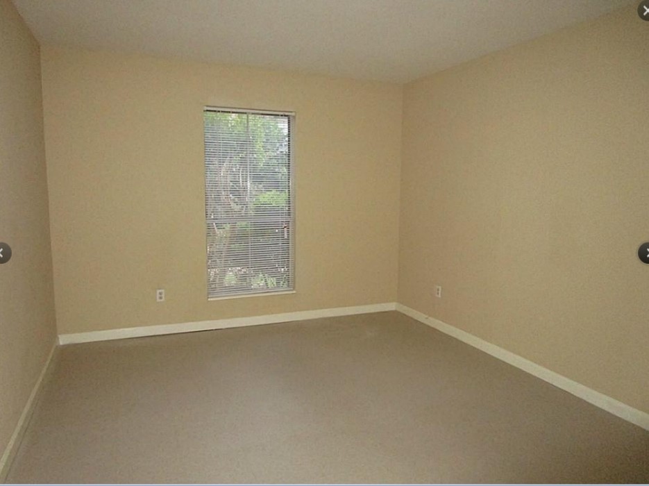 2200 Cypress Landing Road, Unit F3 Houston, TX 77090 - Photo 6 of 7 an empty room with a window