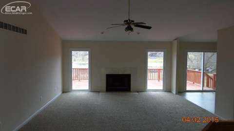 13497 White Lake Road Fenton, MI 48430 - Photo 2 of 18 20434177-1.JPG