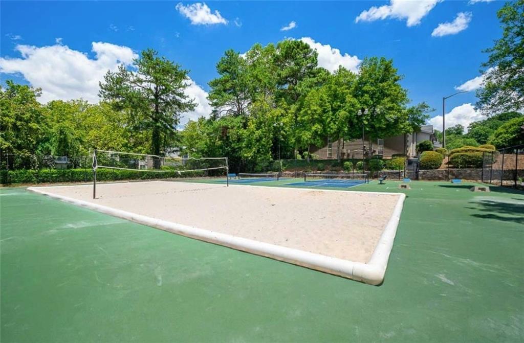 5675 Roswell Road, Unit J Atlanta, GA 30342 - Photo 16 of 27