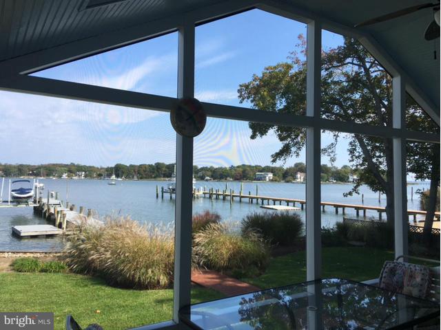 3735 Thomas Point Road Annapolis, MD 21403 - Photo 13 of 30 Screened in porch
