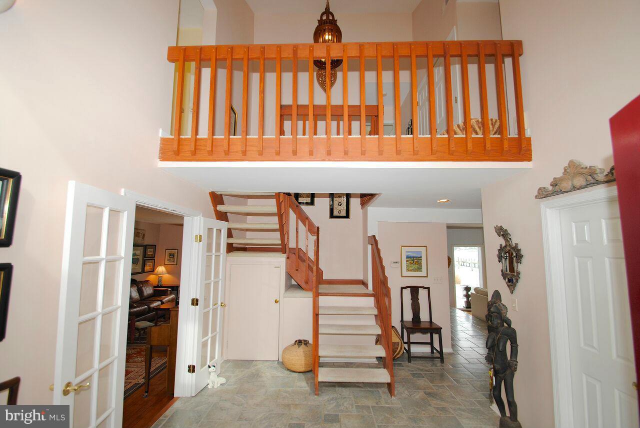 3735 Thomas Point Road Annapolis, MD 21403 - Photo 17 of 30 Dramatic entry