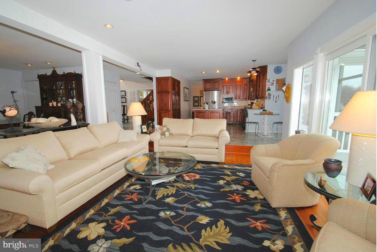 3735 Thomas Point Road Annapolis, MD 21403 - Photo 18 of 30 Interior (General)