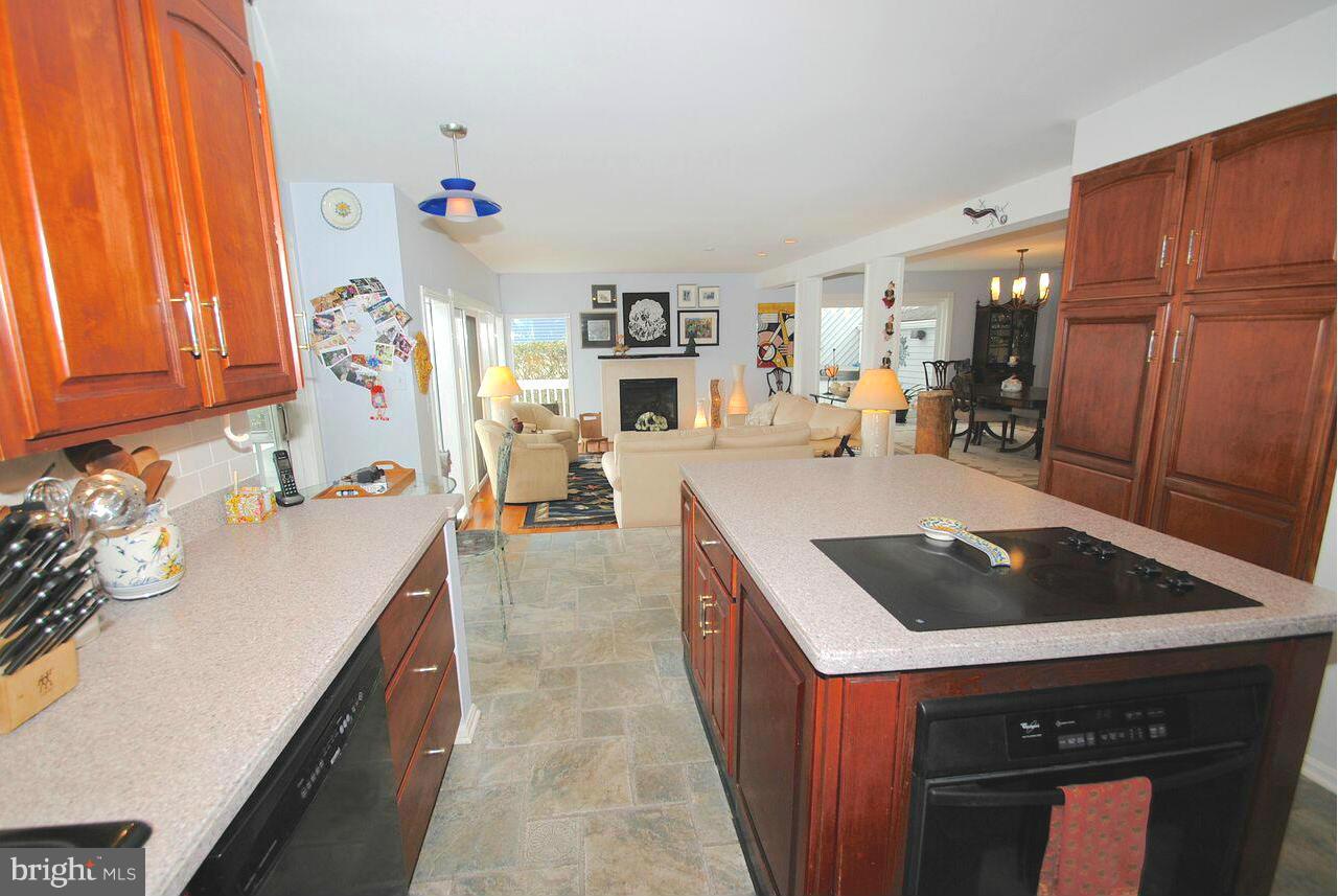 3735 Thomas Point Road Annapolis, MD 21403 - Photo 19 of 30 Kitchen with large center island/cooktop
