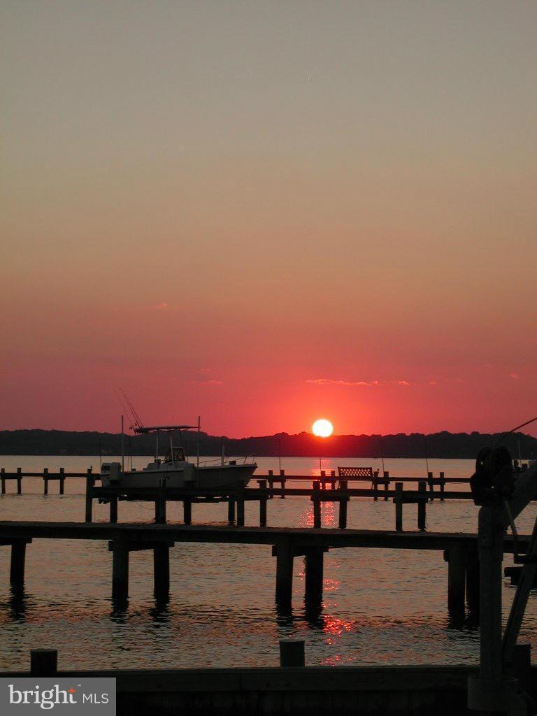 3735 Thomas Point Road Annapolis, MD 21403 - Photo 4 of 30 Watch the sun rise over the Bay