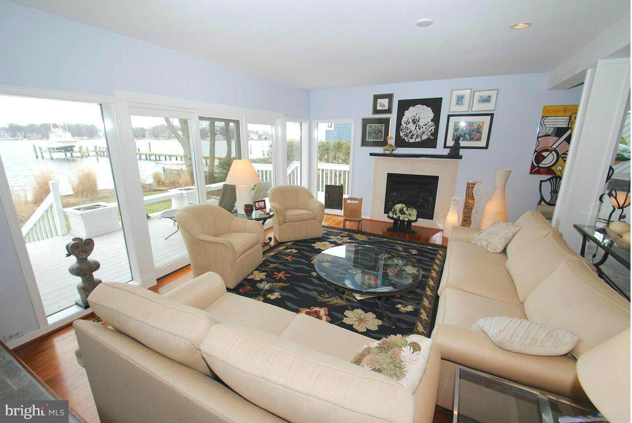 3735 Thomas Point Road Annapolis, MD 21403 - Photo 5 of 30 Cozy Family Room w/ FP opens to deck
