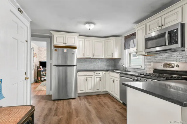 $6,000 | 1083 Hunter Avenue, Pelham, NY 10803