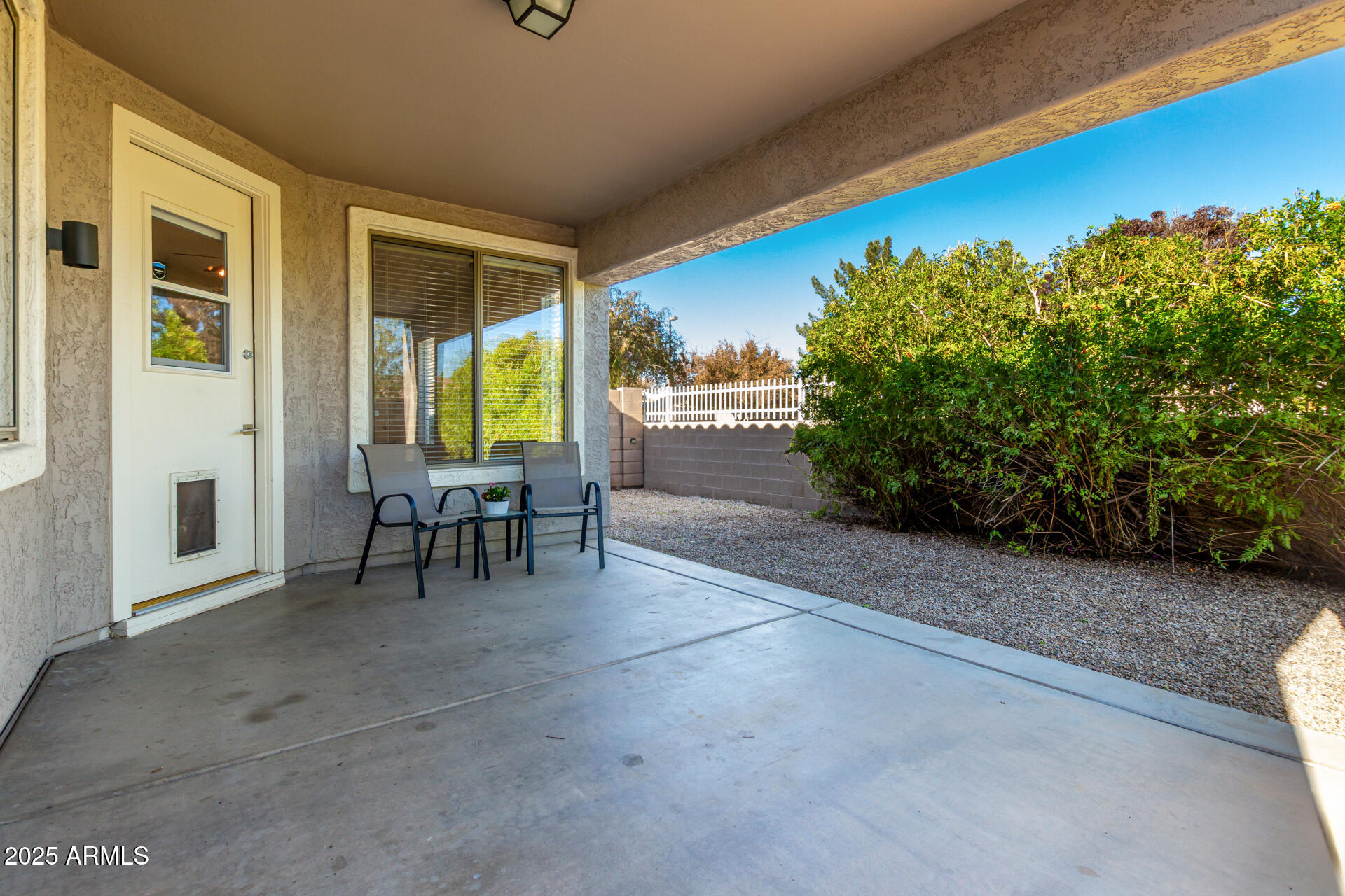 939 South Roca Street Gilbert, AZ 85296 - Photo 31 of 40 a view of a chairs and table in a patio