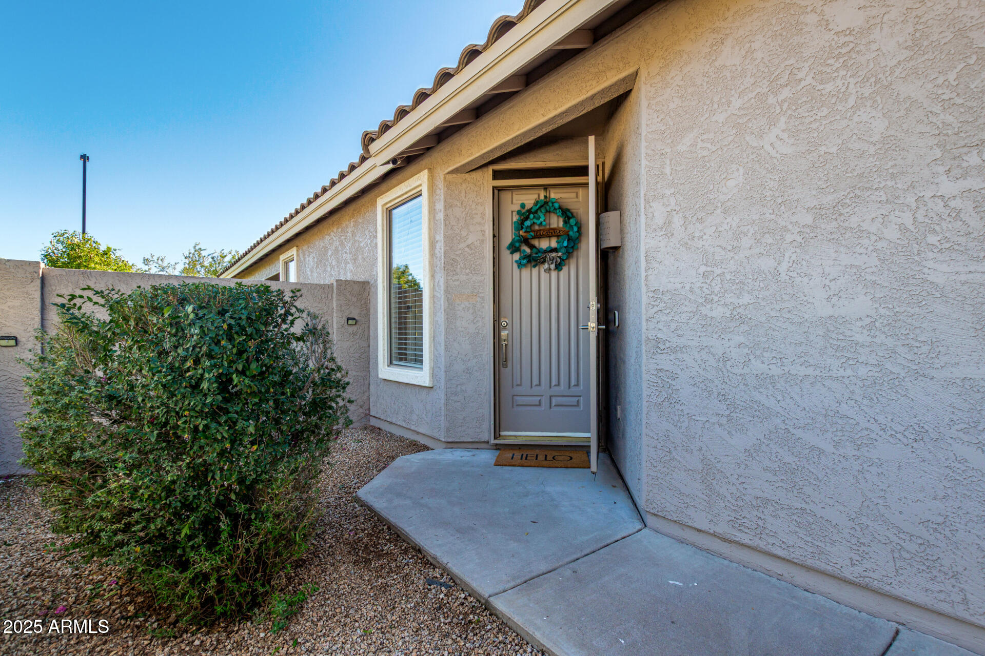 939 South Roca Street Gilbert, AZ 85296 - Photo 4 of 40 a view of an entryway of house