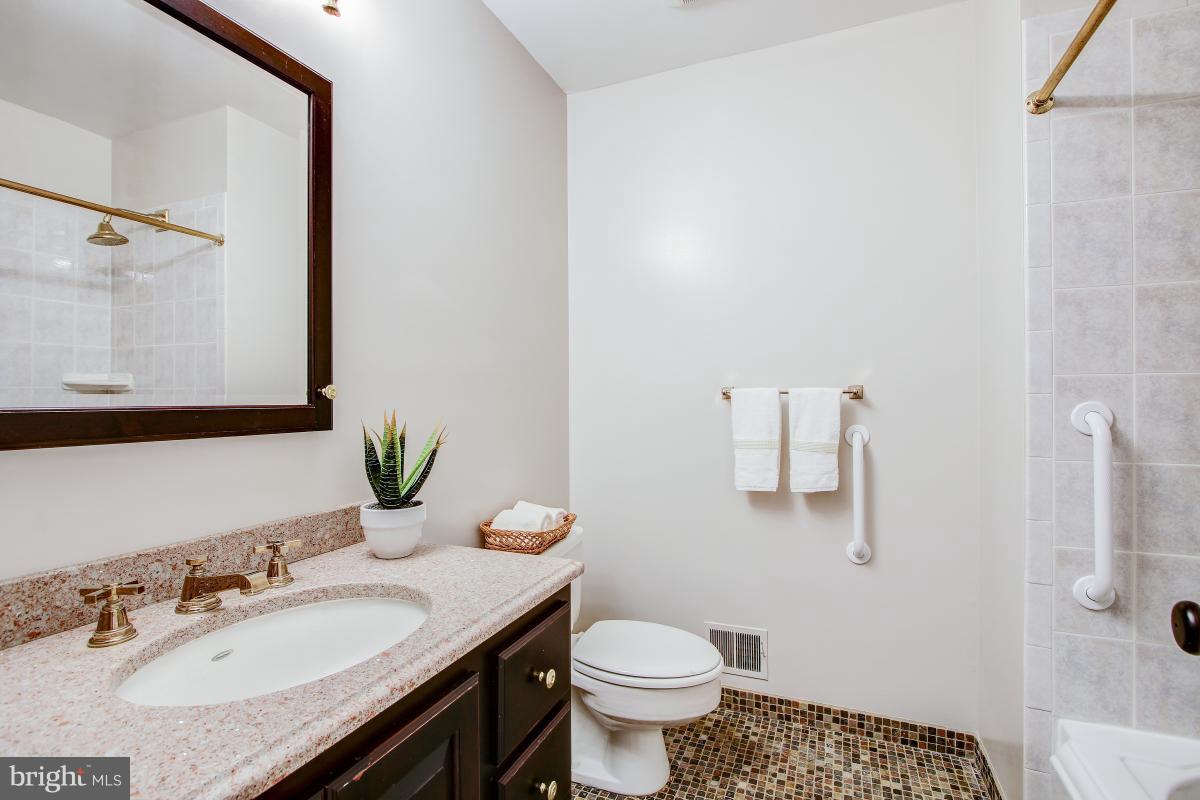 5113 Sangamore Road Bethesda, MD 20816 - Photo 14 of 30 Bath