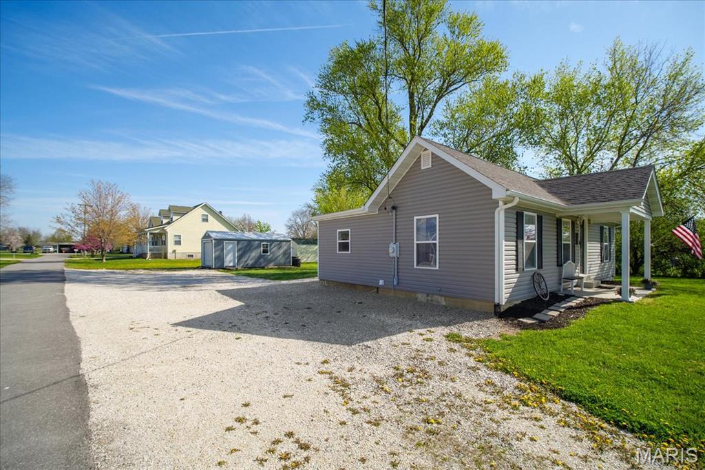 228 College Circle Eolia, MO 63344 - Photo 6 of 29