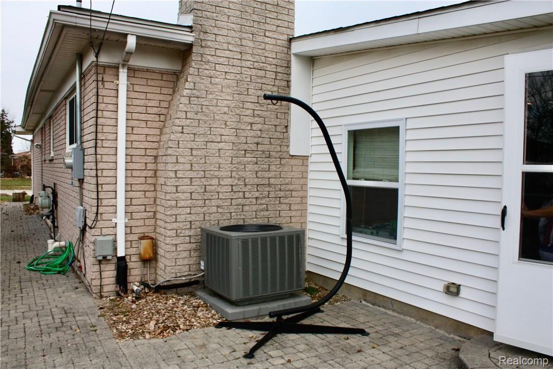 2566 Rhodes Drive Troy, MI 48083 - Photo 19 of 21 Rhodes Photos - 19.jpg