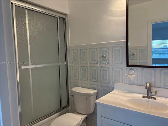$170,000 | 4700 Northwest 35th Street, Unit 602, Lauderdale Lakes, FL 33319