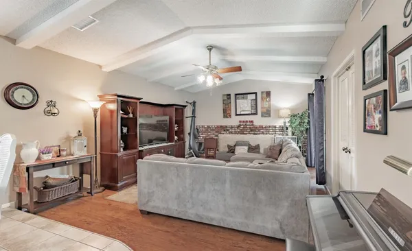 $475,000 | 911 Stanford Avenue, Clovis, CA 93611