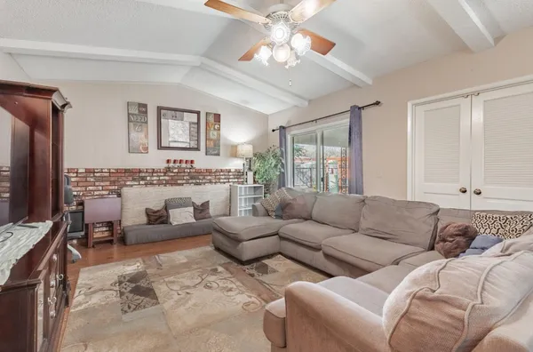 $475,000 | 911 Stanford Avenue, Clovis, CA 93611